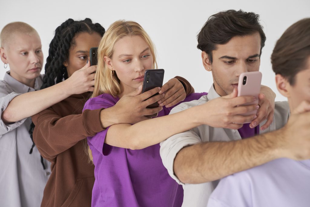 Social proof tools helpen bedrijven met het verzamelen en tonen van beoordelingen en activiteiten